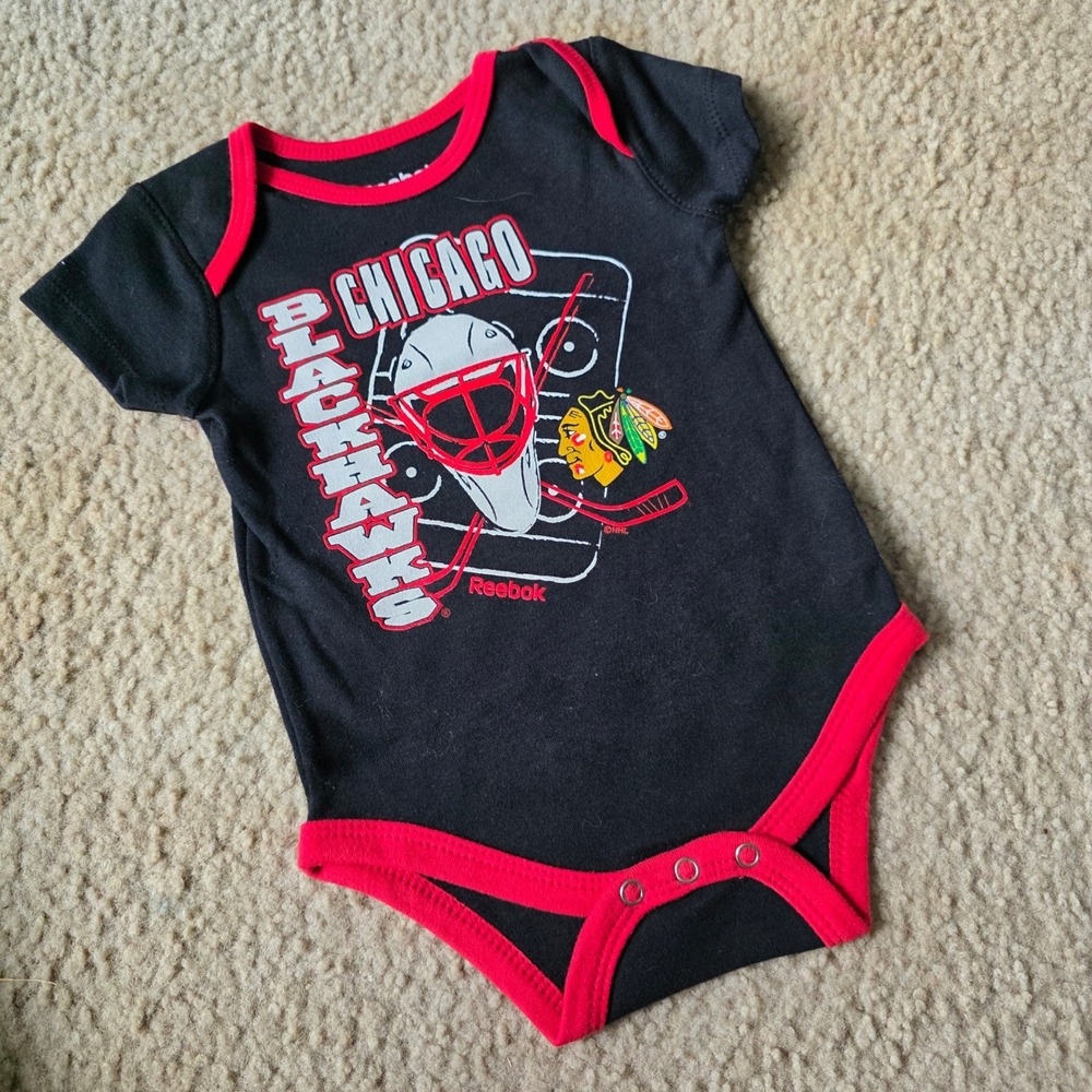 Reebok Chicago Blackhawks NHL Baby Bodysuit Black Red 3/6M Short Sleeve Cotton
